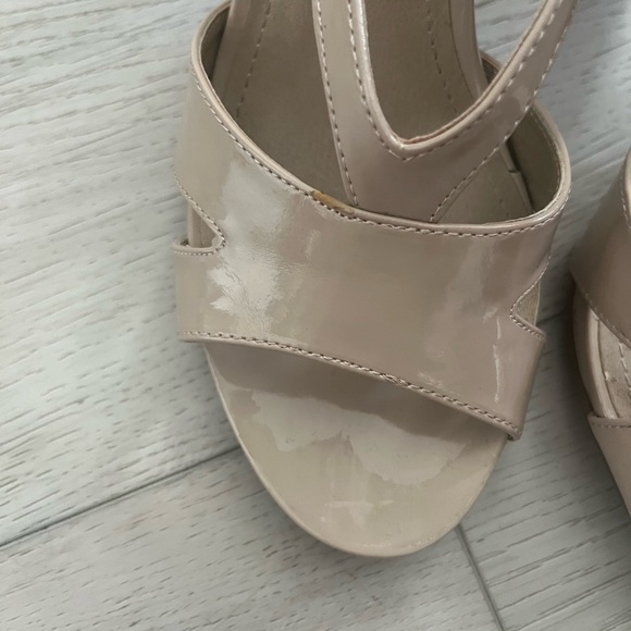 Kenneth Cole Reaction Womens Beige Patent Slingback Heels Shoes Size 8 - Picture 10 of 12